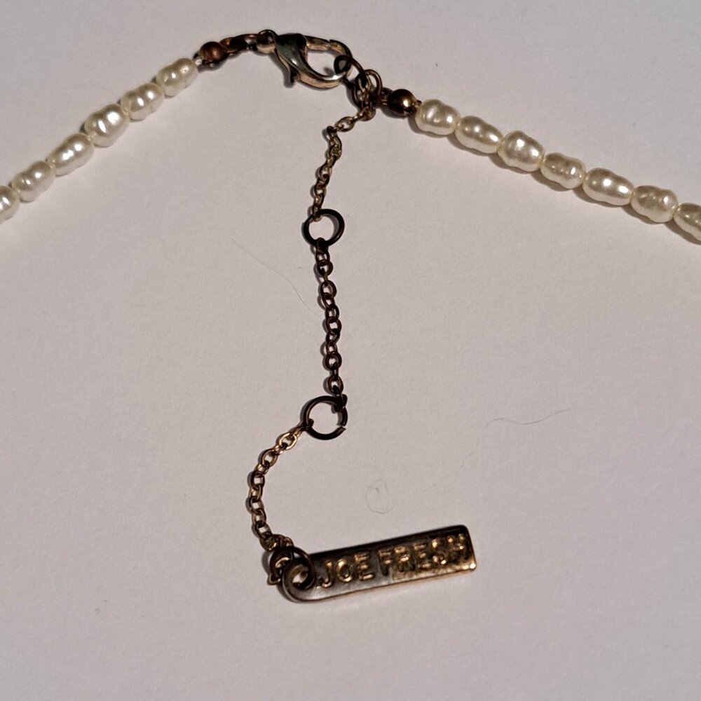 Joe Fresh pearl like beads with metal clasp - Picture 3 of 4